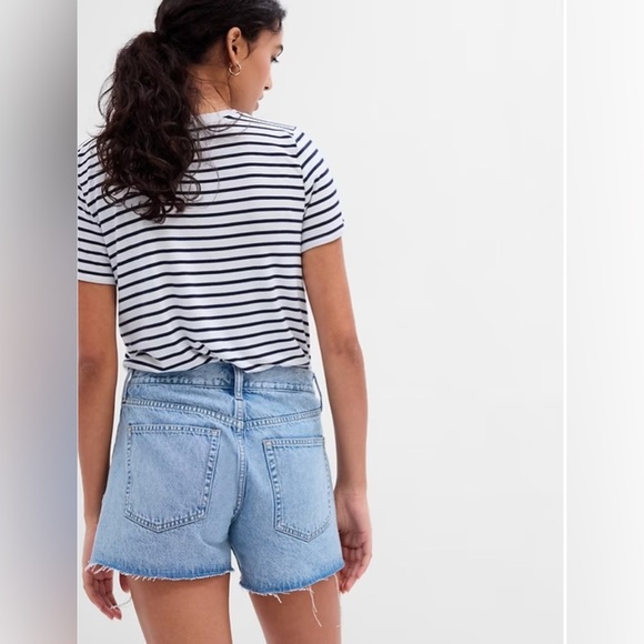 GAP Jean Shorts Women's Size 4 US Light Denim Mid Rise Destructed Stride NWT - Picture 7 of 12